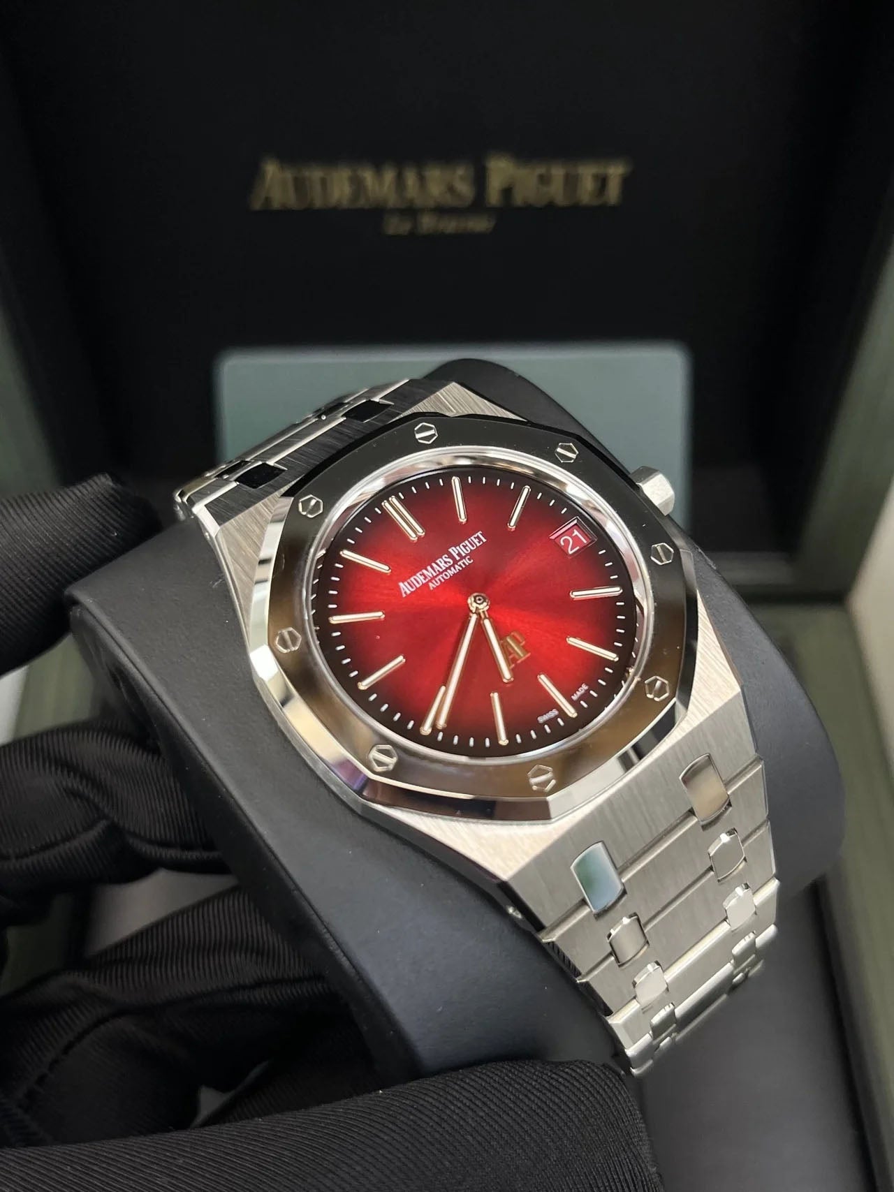 Audemars Piguet Royal Oak Jumbo Extra-thin Burgundy 16202XT.OO.1240XT.01