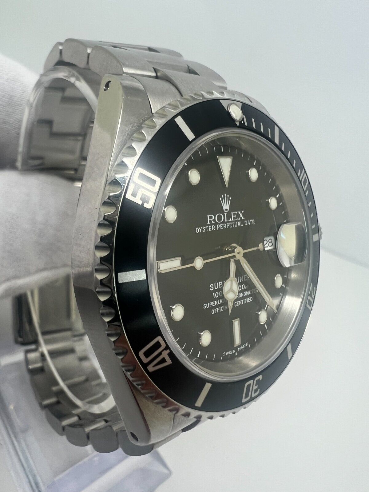 Rolex Submariner Date Ref. 16610 w/ Box & Papers Circa 2001