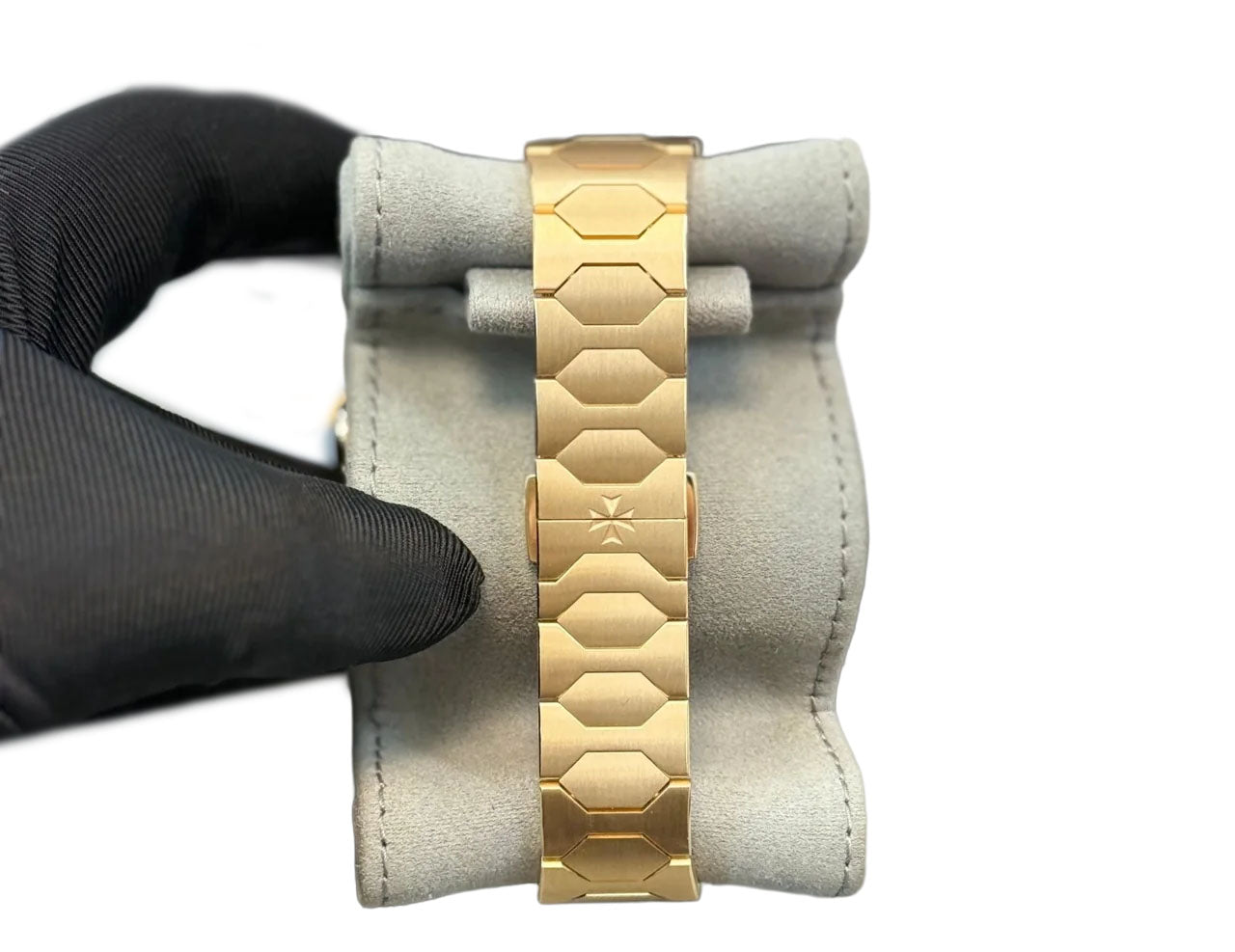 Vacheron Constantin Historiques 222 4200H/222J-B935 37 mm Yellow Gold