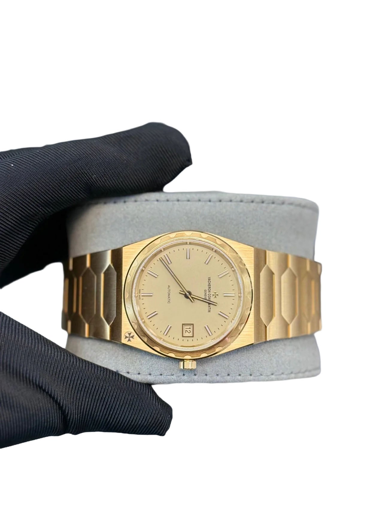 Vacheron Constantin Historiques 222 4200H/222J-B935 37 mm Yellow Gold