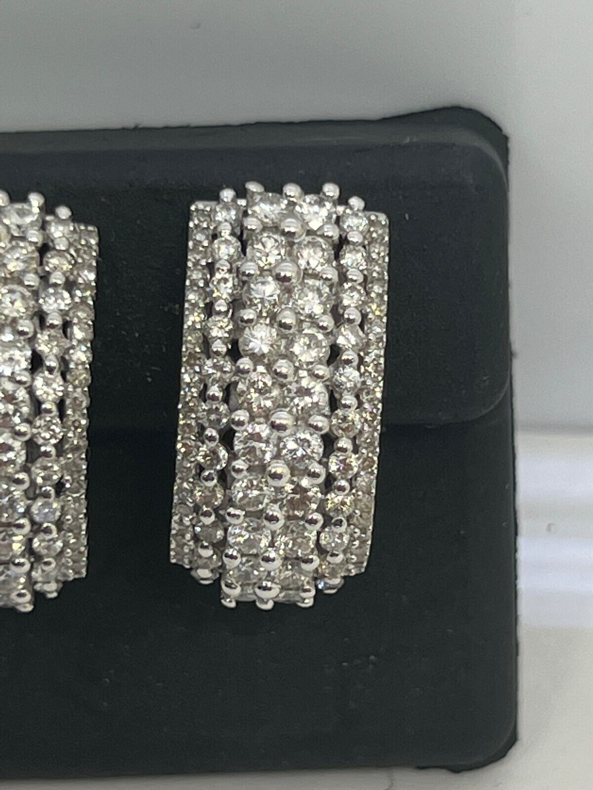 14k White Gold Diamond Huggy Round Diamond Earrings